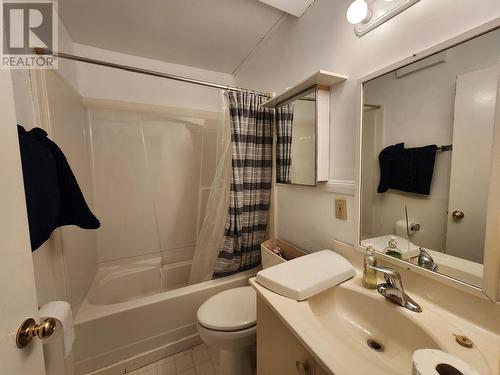 3871 Roseneau Road, Canim Lake, BC - Indoor Photo Showing Bathroom