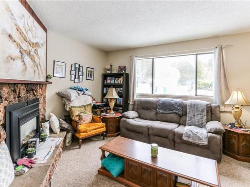 4169 Orchard Cir, Nanaimo, BC - Indoor Photo Showing Living Room With Fireplace