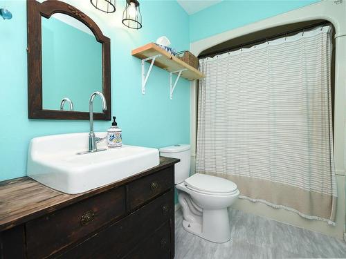 2264 Mckenzie Ave, Comox, BC - Indoor Photo Showing Bathroom