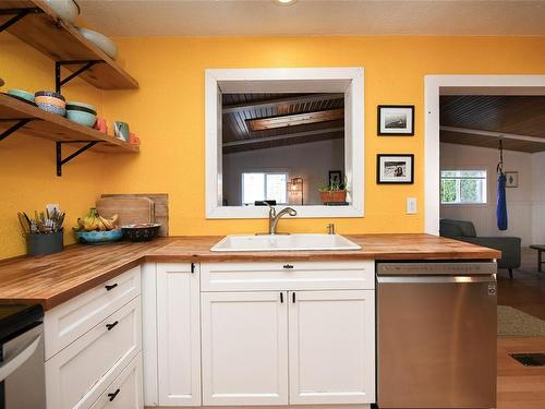 2264 Mckenzie Ave, Comox, BC - Indoor Photo Showing Kitchen With Double Sink