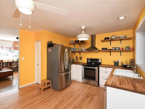2264 Mckenzie Ave, Comox, BC - Indoor Photo Showing Kitchen With Stainless Steel Kitchen