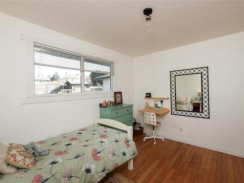 2264 Mckenzie Ave, Comox, BC - Indoor Photo Showing Bedroom