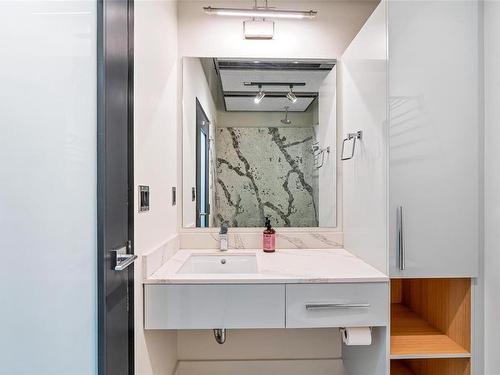 812-1029 View St, Victoria, BC - Indoor Photo Showing Bathroom
