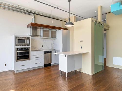 812-1029 View St, Victoria, BC - Indoor Photo Showing Kitchen