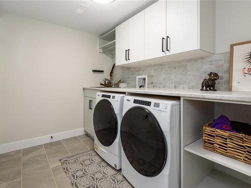1507 Crown Isle Blvd, Courtenay, BC - Indoor Photo Showing Laundry Room