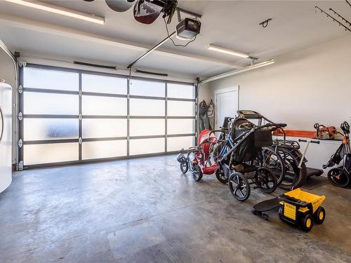1507 Crown Isle Blvd, Courtenay, BC - Indoor Photo Showing Garage