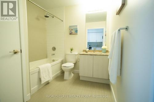 #417 -4055 Parkside Village Dr, Mississauga, ON - Indoor Photo Showing Bathroom