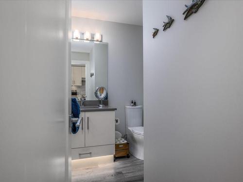 314-20 Barsby Ave, Nanaimo, BC - Indoor Photo Showing Bathroom