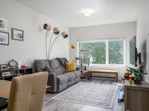 314-20 Barsby Ave, Nanaimo, BC - Indoor Photo Showing Living Room