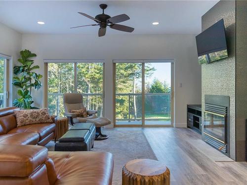 740 Windover Terr, Metchosin, BC - Indoor Photo Showing Living Room With Fireplace