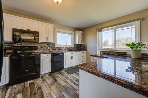 426 Baptist Church Road, Caledonia, ON - Indoor Photo Showing Kitchen