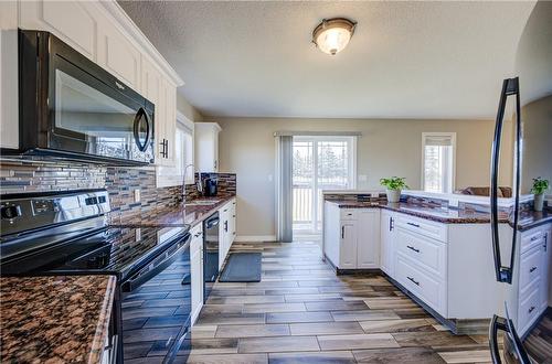 426 Baptist Church Road, Caledonia, ON - Indoor Photo Showing Kitchen With Upgraded Kitchen