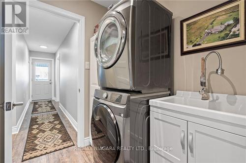 287 Tanbark Rd, Niagara-On-The-Lake, ON - Indoor Photo Showing Laundry Room