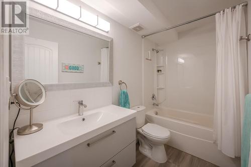 922 Dynes Avenue Unit# 101, Penticton, BC - Indoor Photo Showing Bathroom
