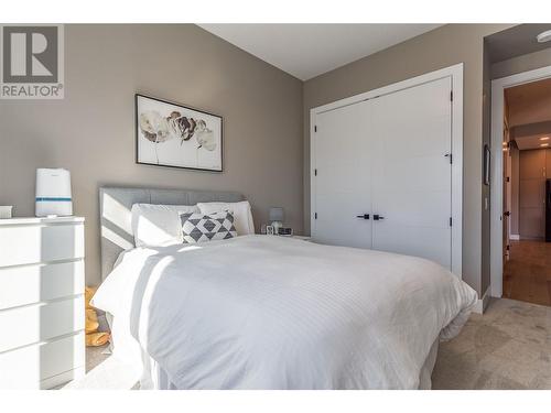 529 Truswell Road Unit# 604, Kelowna, BC - Indoor Photo Showing Bedroom