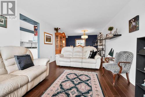 #201 -970 Golf Links Rd, Hamilton, ON - Indoor Photo Showing Living Room