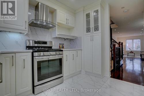 16B Leaside Park Dr, Toronto, ON - Indoor Photo Showing Kitchen
