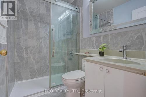 16B Leaside Park Dr, Toronto, ON - Indoor Photo Showing Bathroom