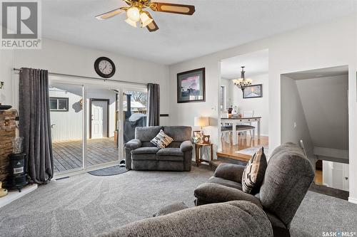 2611 Cumberland Avenue S, Saskatoon, SK - Indoor Photo Showing Living Room