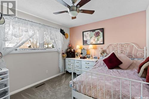 2611 Cumberland Avenue S, Saskatoon, SK - Indoor Photo Showing Bedroom