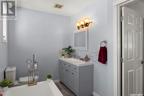 2611 Cumberland Avenue S, Saskatoon, SK - Indoor Photo Showing Bathroom