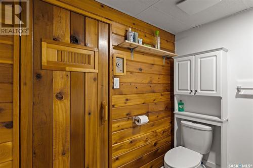2611 Cumberland Avenue S, Saskatoon, SK - Indoor Photo Showing Bathroom