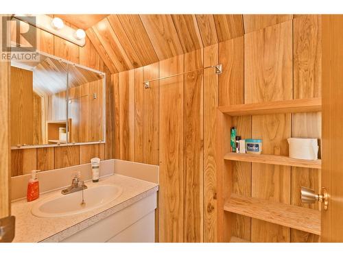 163 3Rd Street, Tulameen, BC - Indoor Photo Showing Bathroom