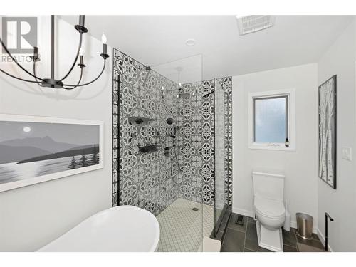 540 21 Street Se, Salmon Arm, BC - Indoor Photo Showing Bathroom