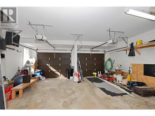 540 21 Street Se, Salmon Arm, BC - Indoor Photo Showing Garage