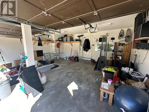 540 21 Street Se, Salmon Arm, BC - Indoor Photo Showing Garage