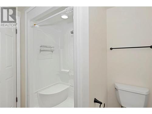 540 21 Street Se, Salmon Arm, BC - Indoor Photo Showing Bathroom