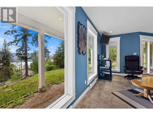 7465 Crowfoot Drive, Anglemont, BC - Indoor Photo Showing Bedroom