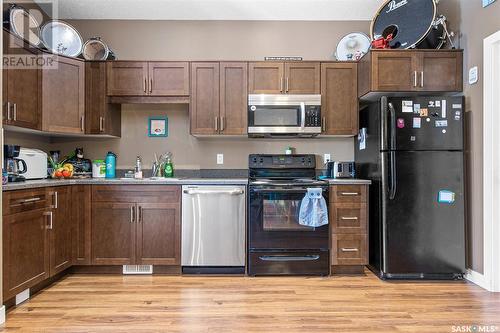 108 Osler Street, Regina, SK - Indoor Photo Showing Kitchen