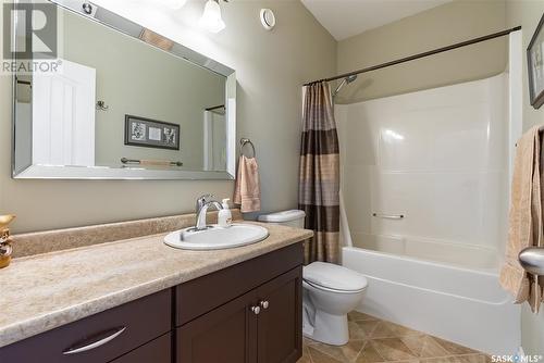 47 6Th Avenue S, Langham, SK - Indoor Photo Showing Bathroom