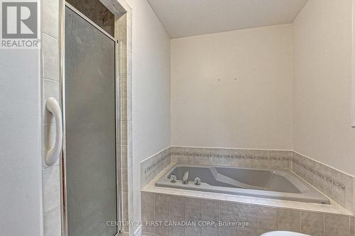 757 Guildwood Blvd, London, ON - Indoor Photo Showing Bathroom