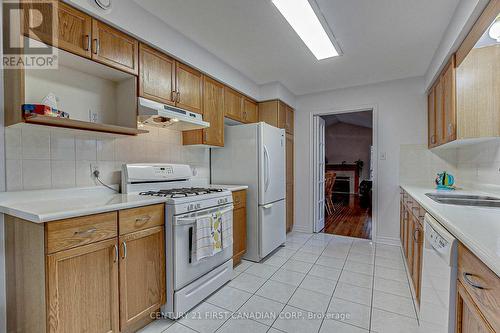 757 Guildwood Boulevard, London, ON - Indoor Photo Showing Kitchen With Double Sink