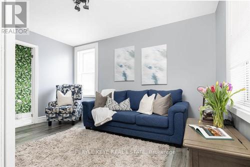 57 Woodward St, Bracebridge, ON - Indoor Photo Showing Living Room