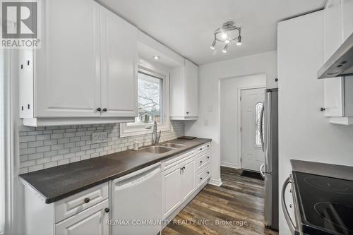 7020 Jill Drive, Niagara Falls, ON - Indoor Photo Showing Kitchen With Double Sink
