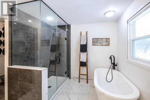 8 Sages Rd, Galway-Cavendish And Harvey, ON - Indoor Photo Showing Bathroom