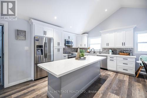 8 Sages Rd, Galway-Cavendish And Harvey, ON - Indoor Photo Showing Kitchen With Upgraded Kitchen