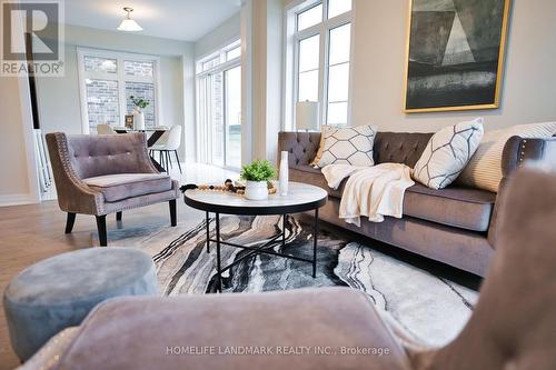 1534 Prentice Road, Innisfil, ON - Indoor Photo Showing Living Room