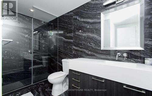 1010 - 560 King Street W, Toronto, ON - Indoor Photo Showing Bathroom