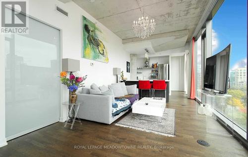 #1010 -560 King St W, Toronto, ON - Indoor Photo Showing Living Room