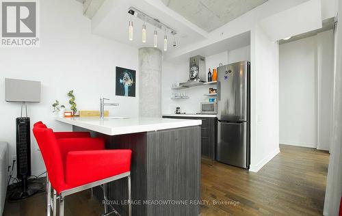1010 - 560 King Street W, Toronto, ON - Indoor Photo Showing Kitchen