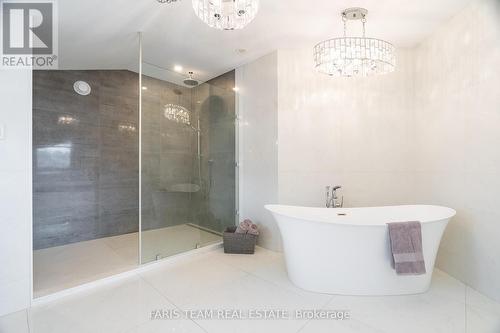 938 Corner Avenue, Innisfil, ON - Indoor Photo Showing Bathroom