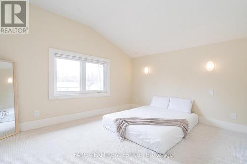 938 Corner Avenue, Innisfil, ON - Indoor Photo Showing Bedroom
