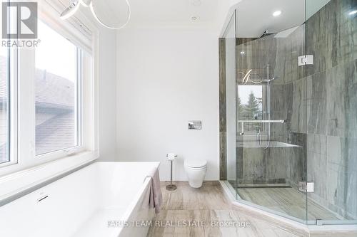 938 Corner Ave, Innisfil, ON - Indoor Photo Showing Bathroom
