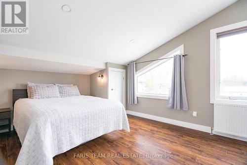 938 Corner Ave, Innisfil, ON - Indoor Photo Showing Bedroom