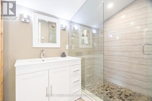 938 Corner Ave, Innisfil, ON - Indoor Photo Showing Bathroom