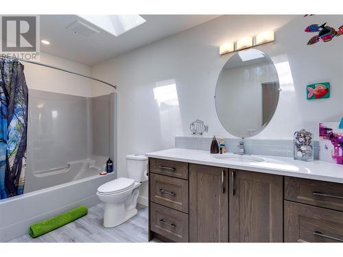 6150 Gillam Crescent, Peachland, BC - Indoor Photo Showing Bathroom